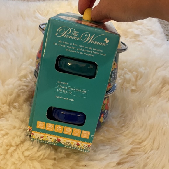 The Pioneer Woman Dazzling Dahlia Mini Dutch Ovens - Picture 5 of 12